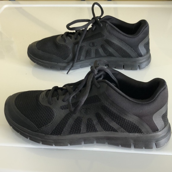 CHAMPIONS ALL BLACK MEMORY FOAM SNEAKERS. SIZE US9 - Picture 3 of 14